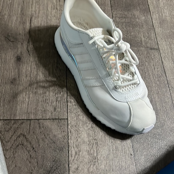 Worn a few times one shoe has stain condition - Picture 2 of 2